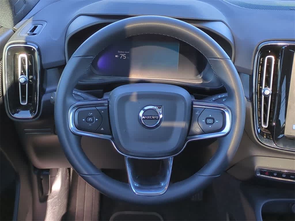 Thumbnail: 2022 Volvo C40 - 22