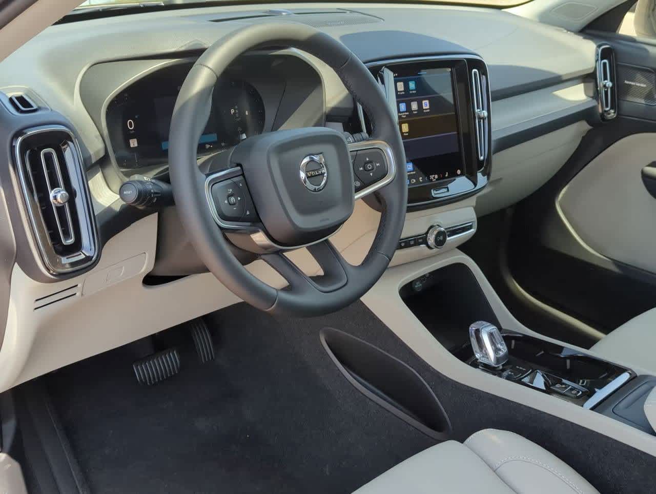 2025 Volvo XC40 B5 Ultimate 2