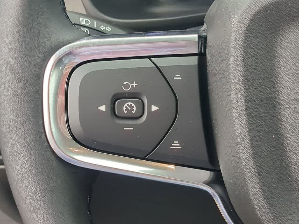 Thumbnail: 2026 Volvo XC40 - 22