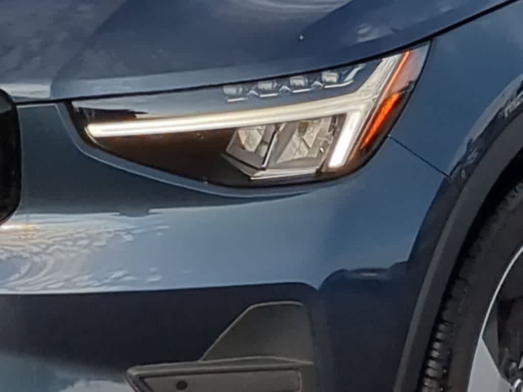 Thumbnail: 2026 Volvo XC40 - 10