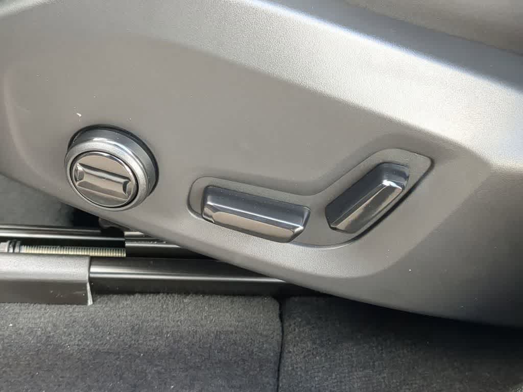 Thumbnail: 2026 Volvo XC60 - 16