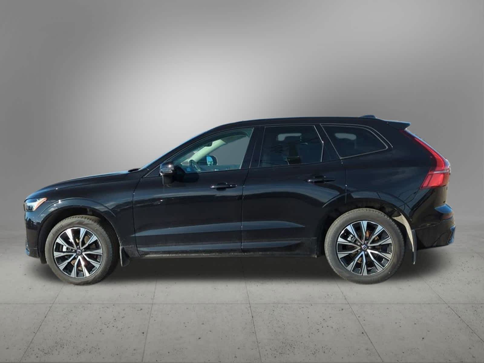 2025 Volvo XC60 Core B5 photo 3