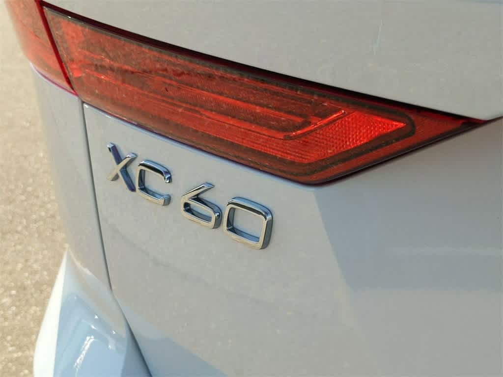 Thumbnail: 2025 Volvo XC60 - 11