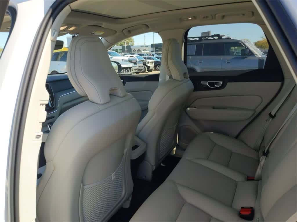 Thumbnail: 2025 Volvo XC60 - 15