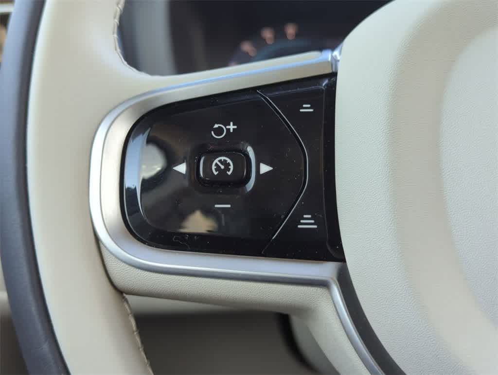 Thumbnail: 2025 Volvo XC60 - 23