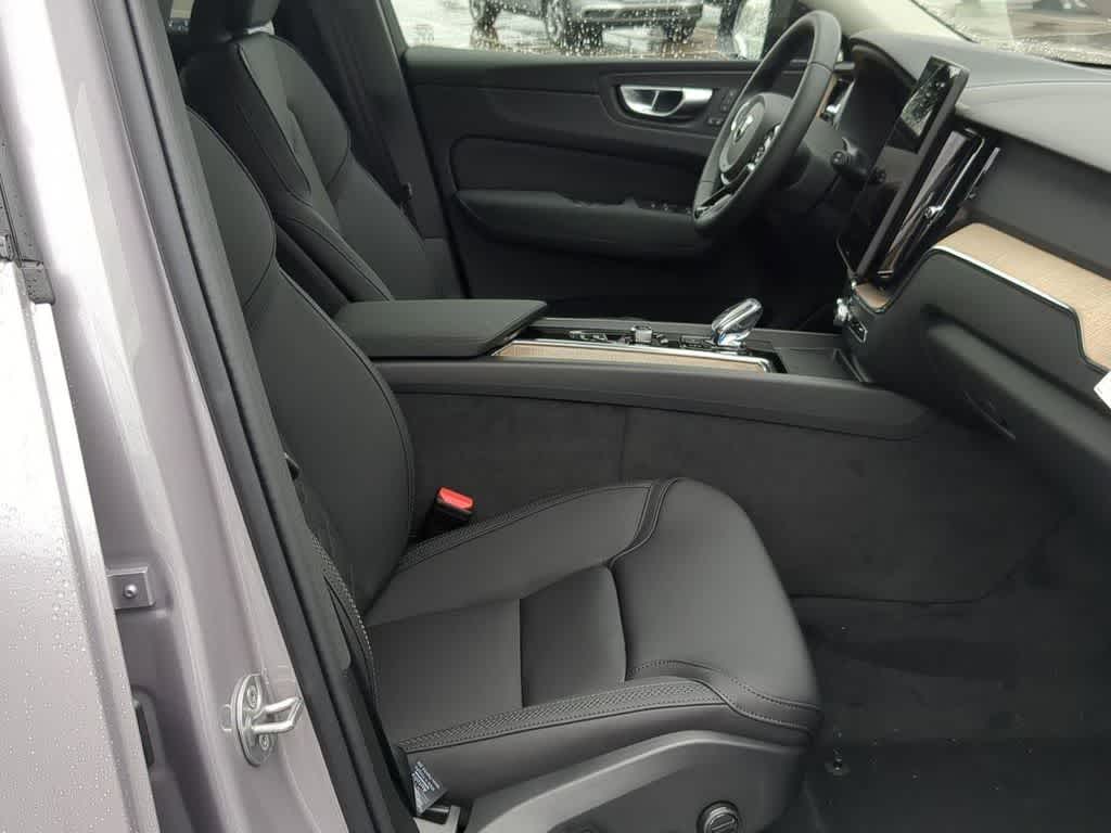 Thumbnail: 2026 Volvo XC60 - 20