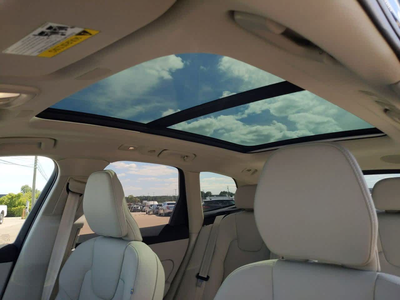 Thumbnail: 2025 Volvo XC60 - 16