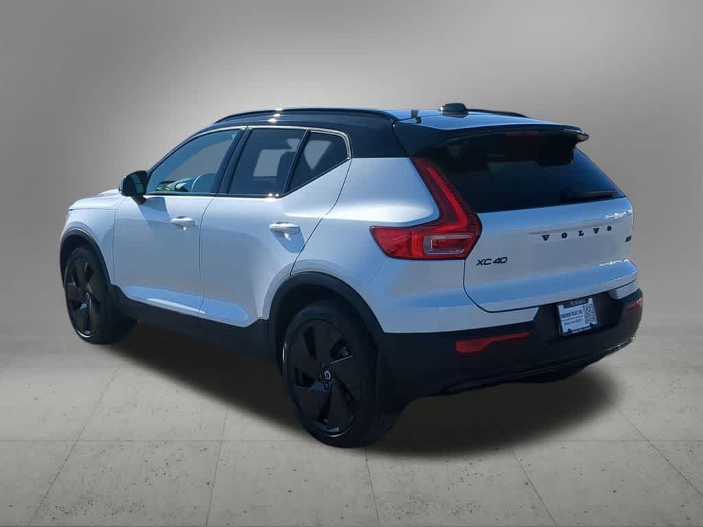 Thumbnail: 2026 Volvo XC40 - 4