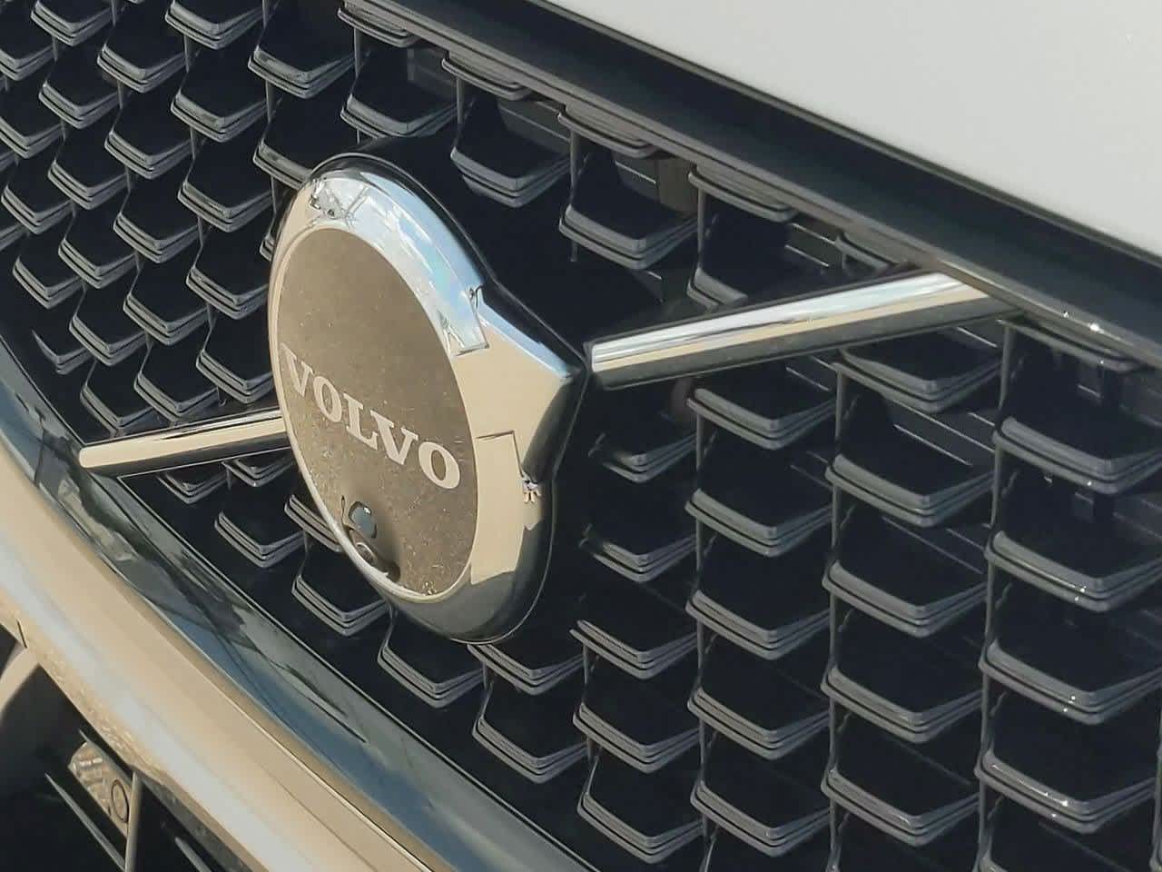Thumbnail: 2025 Volvo XC60 - 10