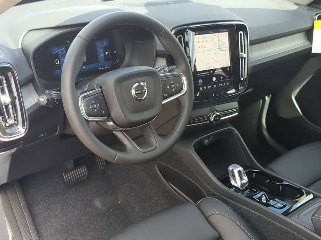 Thumbnail: 2026 Volvo XC40 - 2