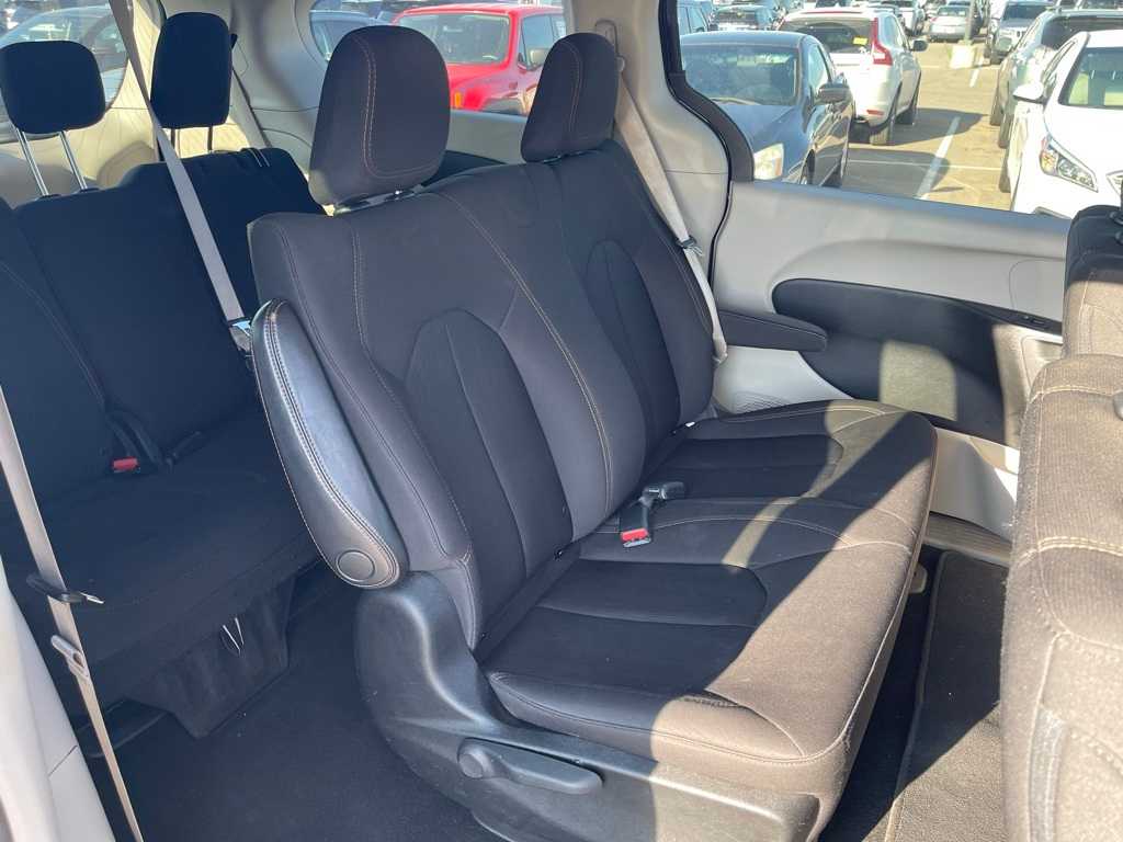 Thumbnail: 2018 Chrysler Pacifica - 12