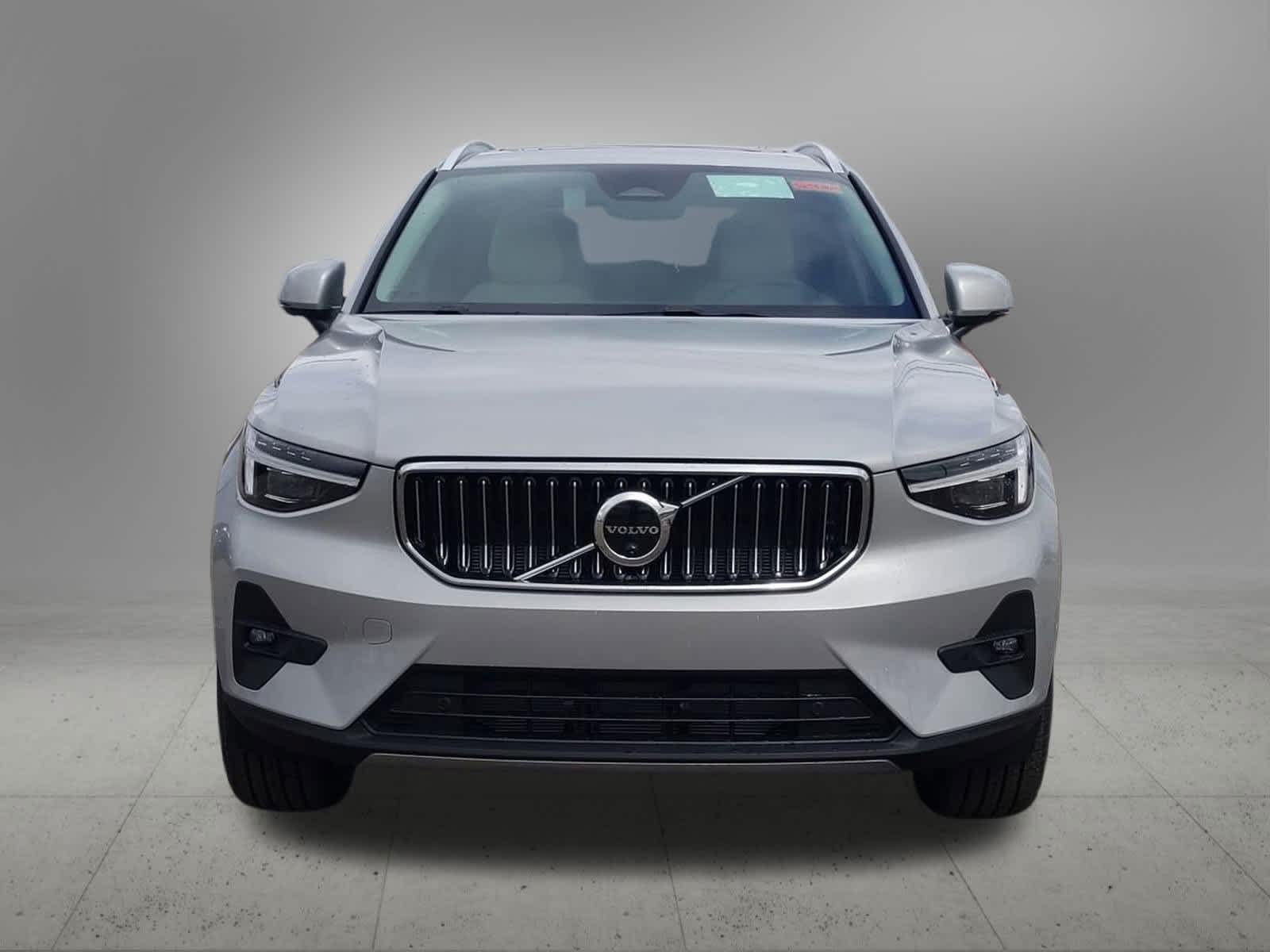 2025 Volvo XC40 B5 Ultimate 9