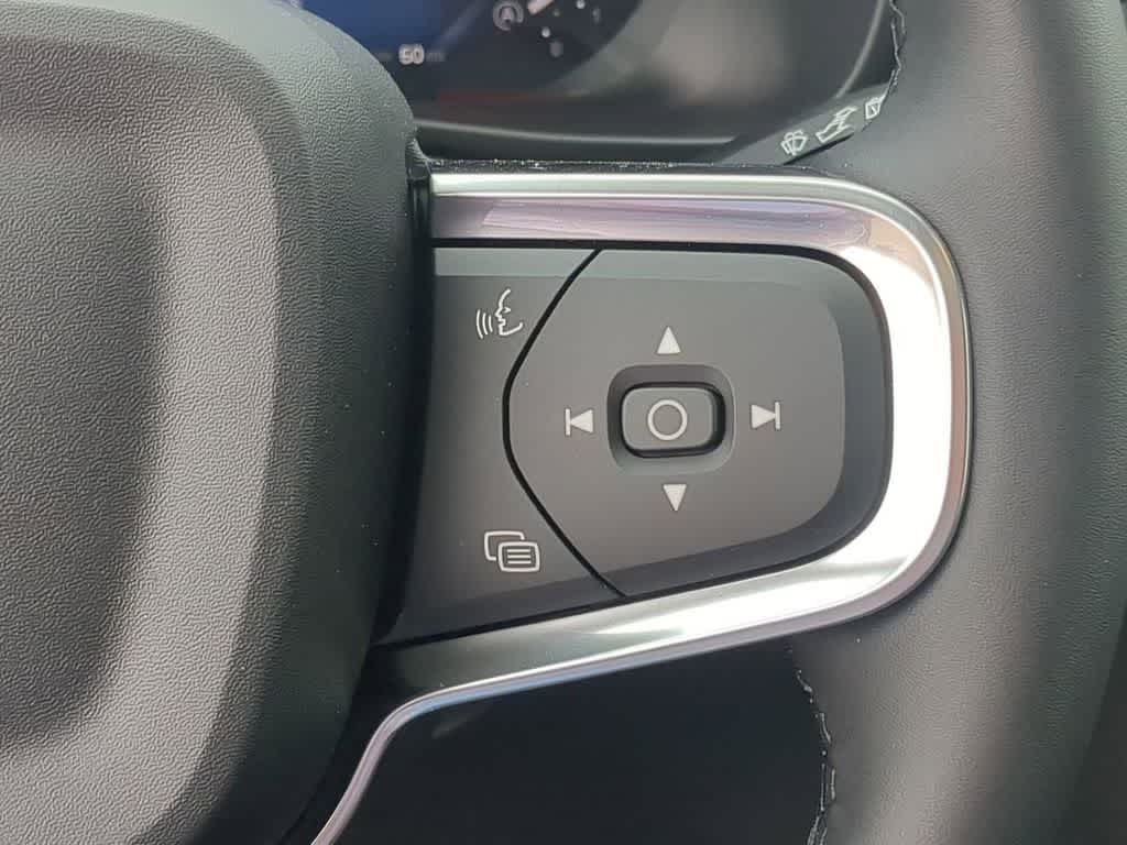 Thumbnail: 2026 Volvo XC40 - 23