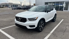 2022 Volvo XC40 T5 AWD R-Design I-4 cyl All-Wheel Drive