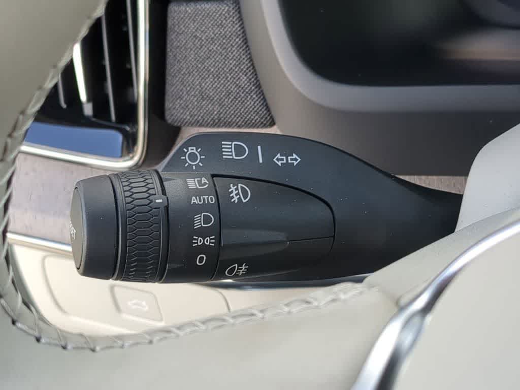 Thumbnail: 2026 Volvo XC90 - 25