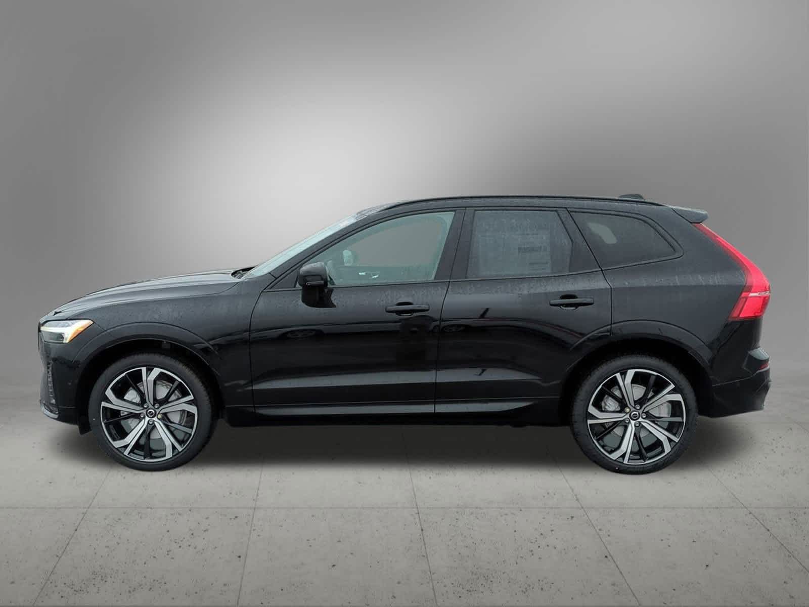 2025 Volvo XC60 B5 photo 3