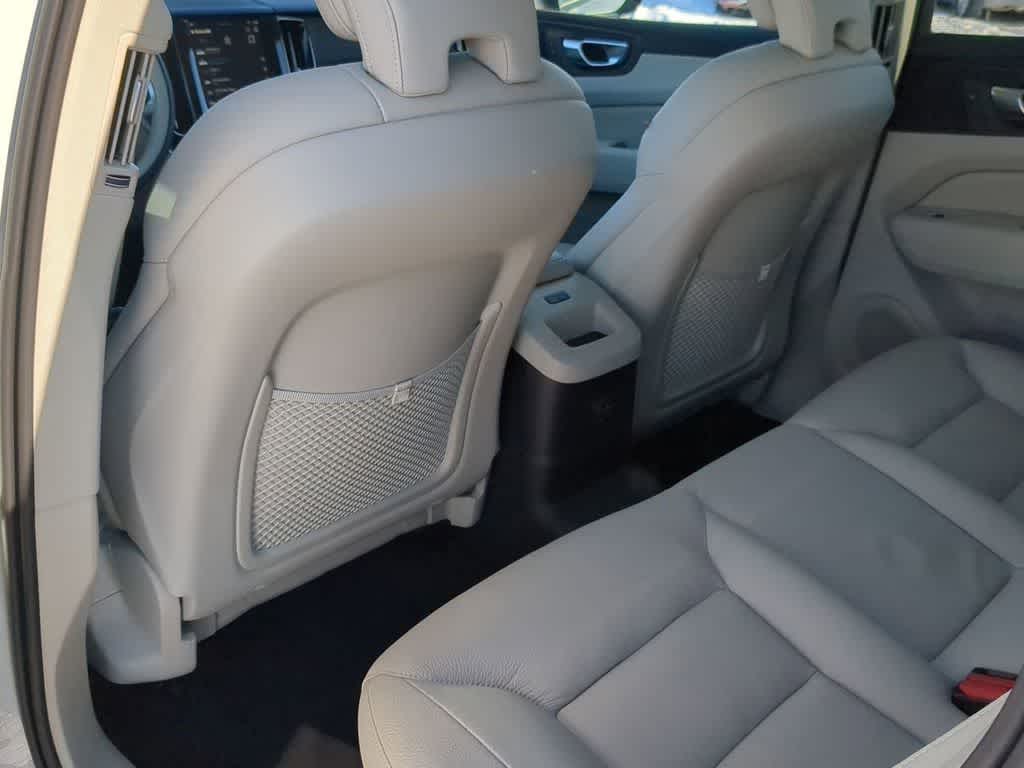 Thumbnail: 2025 Volvo XC60 - 17