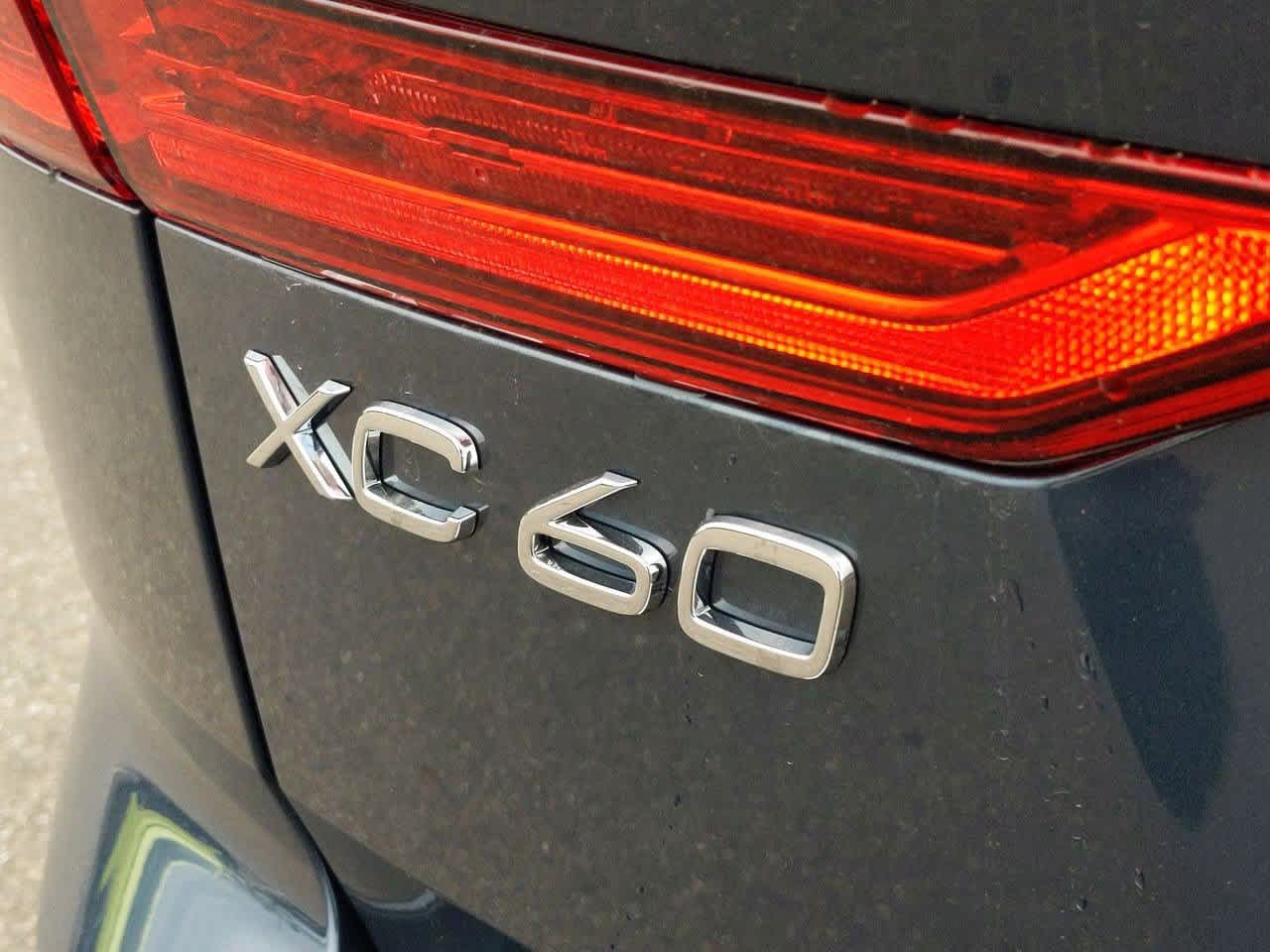 Thumbnail: 2025 Volvo XC60 - 11