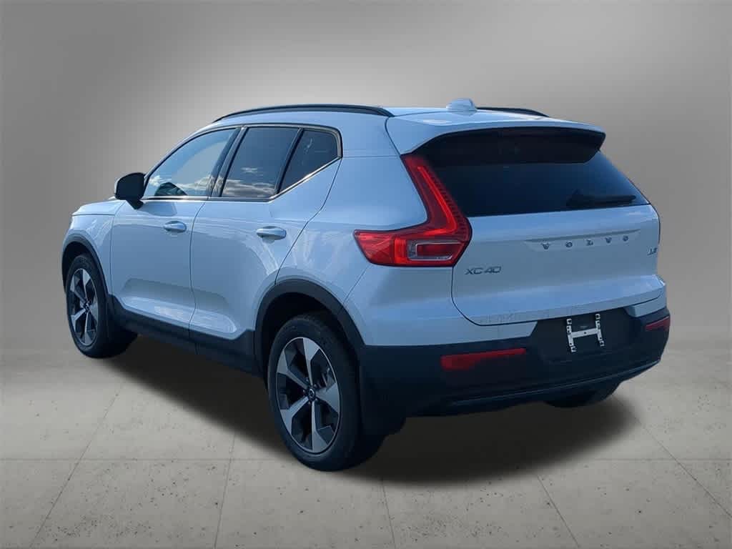 Thumbnail: 2026 Volvo XC40 - 4