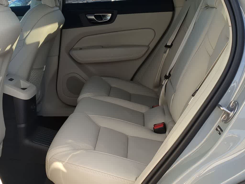 Thumbnail: 2026 Volvo XC60 - 18