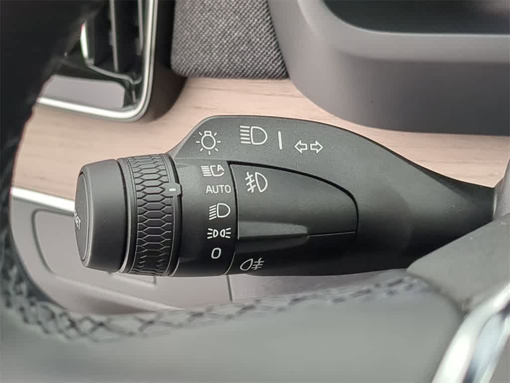 Thumbnail: 2026 Volvo XC90 - 27