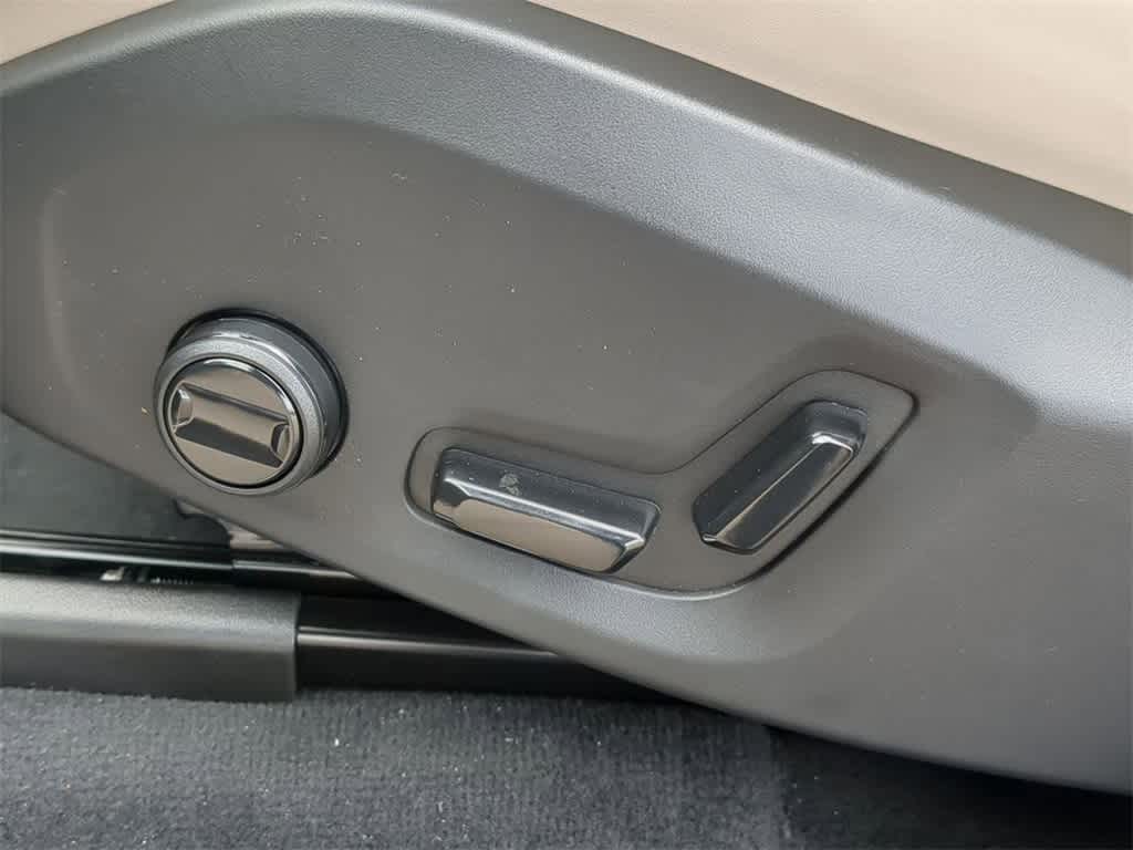 Thumbnail: 2026 Volvo XC90 - 16