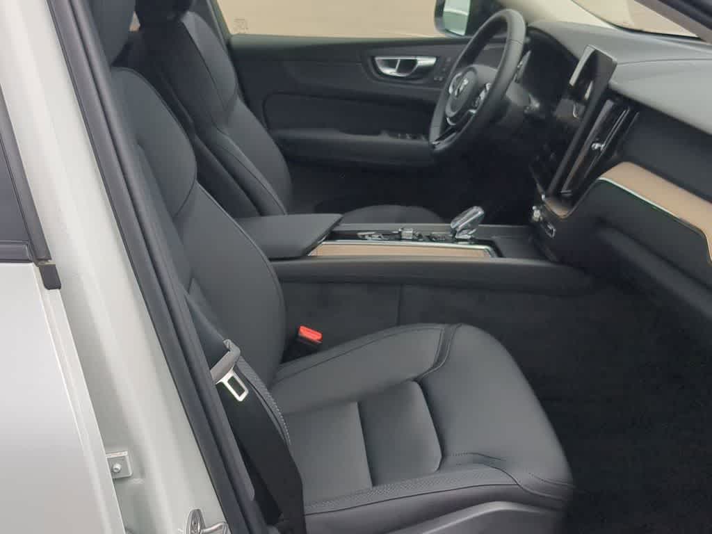 Thumbnail: 2026 Volvo XC60 - 20