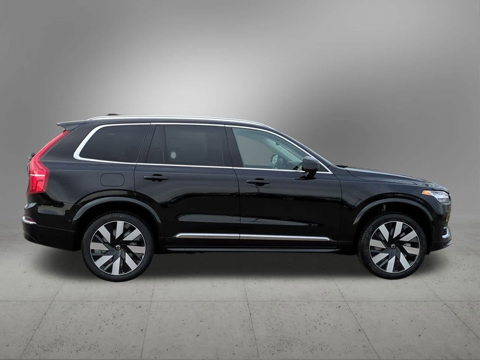 2025 Volvo XC90 T8 Plus 7