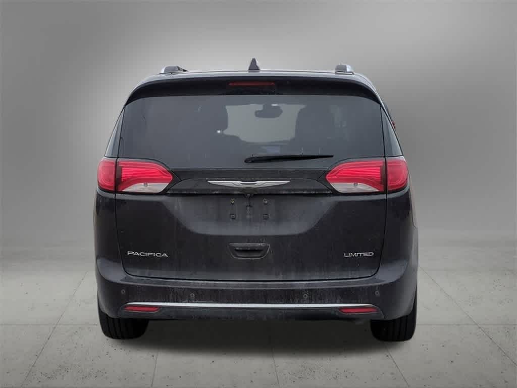 Thumbnail: 2017 Chrysler Pacifica - 5