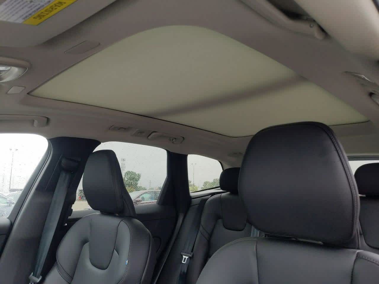 Thumbnail: 2025 Volvo XC60 - 16