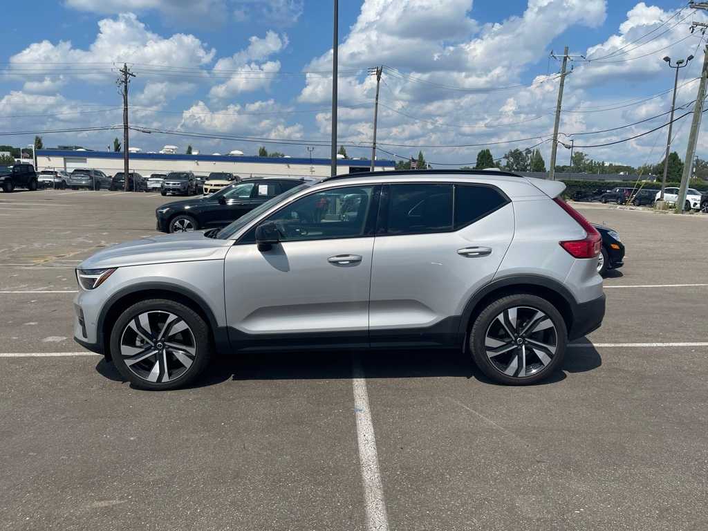 Thumbnail: 2023 Volvo XC40 - 2