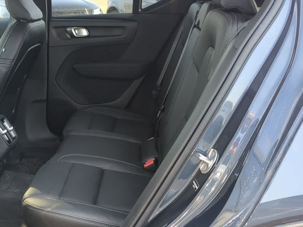 Thumbnail: 2026 Volvo XC40 - 18