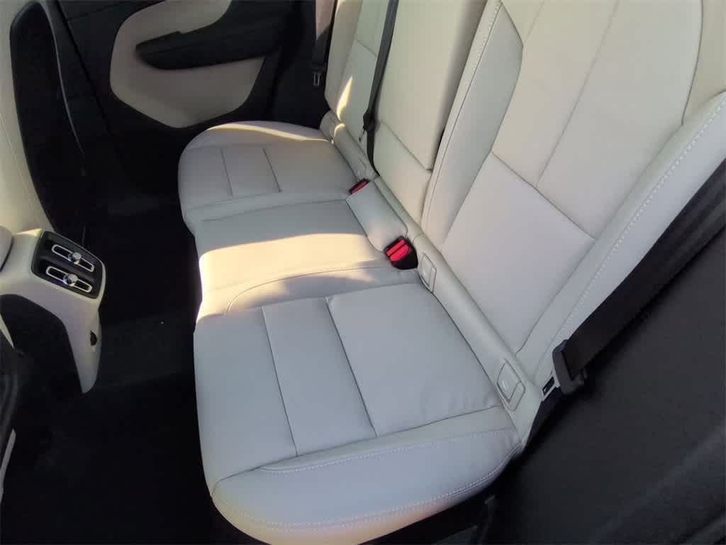 Thumbnail: 2026 Volvo XC40 - 19