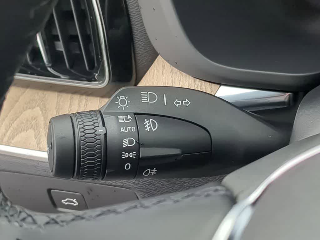 Thumbnail: 2026 Volvo XC60 - 25