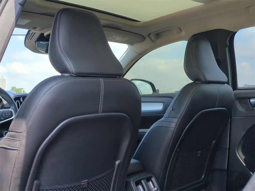 Thumbnail: 2021 Volvo XC40 - 16