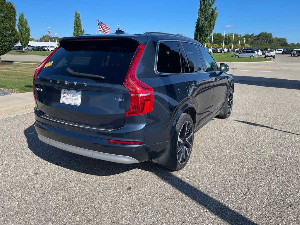 2022 Volvo XC90 T6 AWD Momentum photo 3