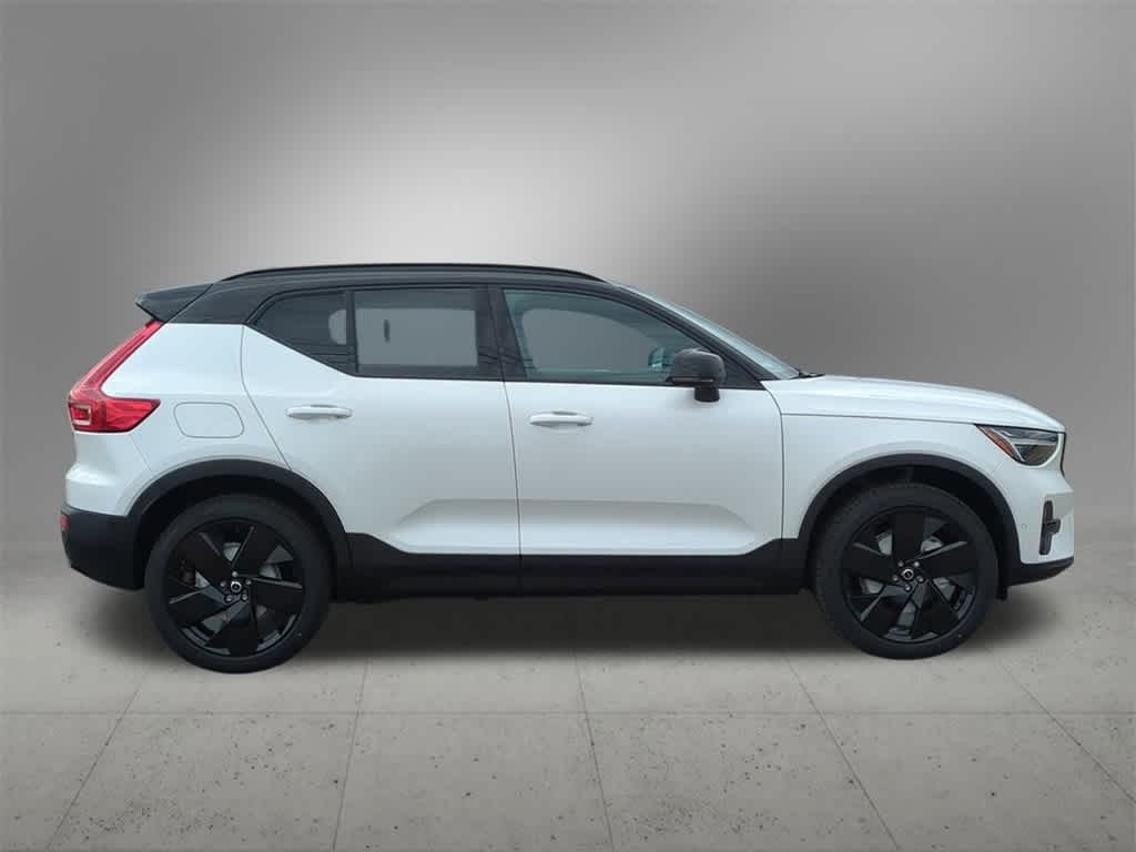 Thumbnail: 2026 Volvo XC40 - 7