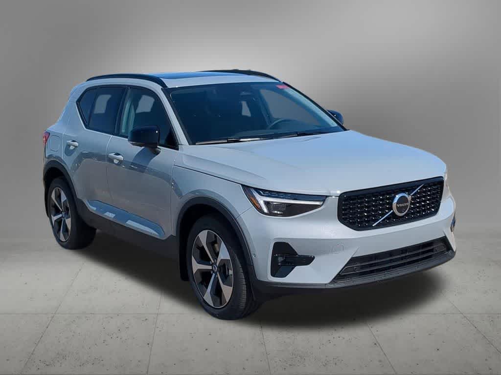 Thumbnail: 2026 Volvo XC40 - 8