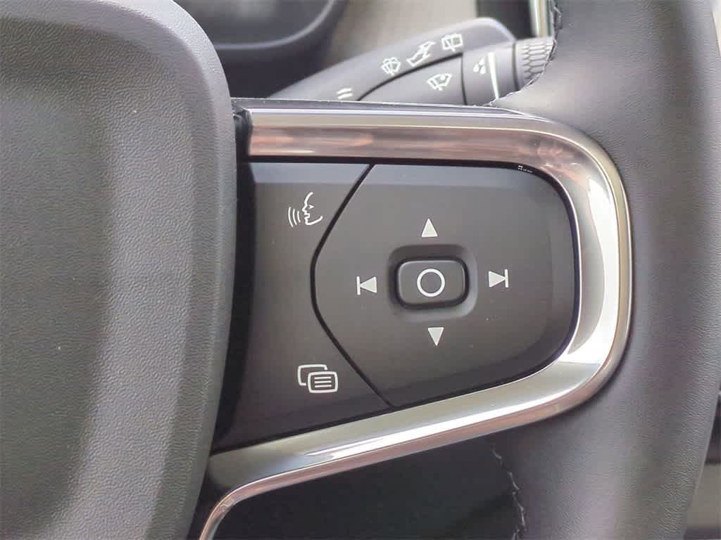 Thumbnail: 2026 Volvo XC40 - 25