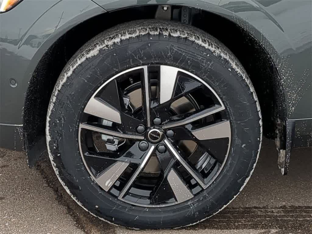 Thumbnail: 2026 Volvo XC60 - 13