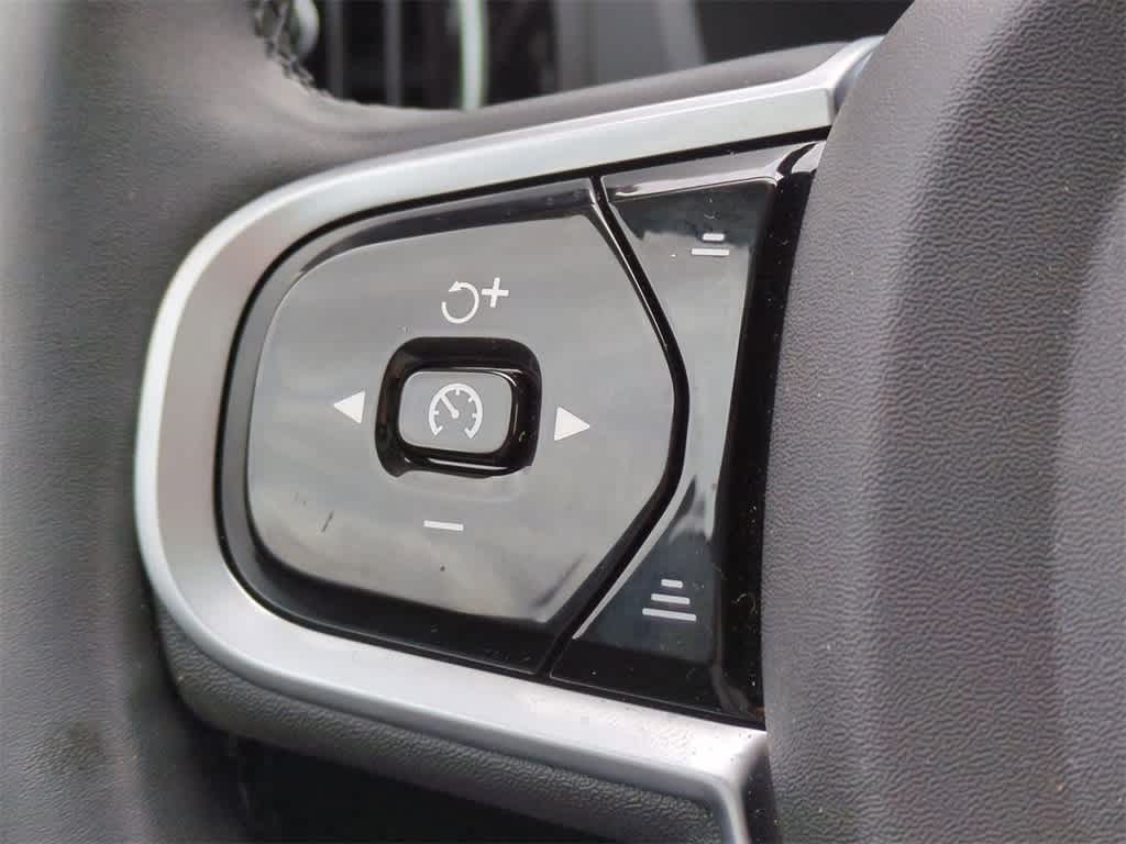 Thumbnail: 2025 Volvo XC60 - 24