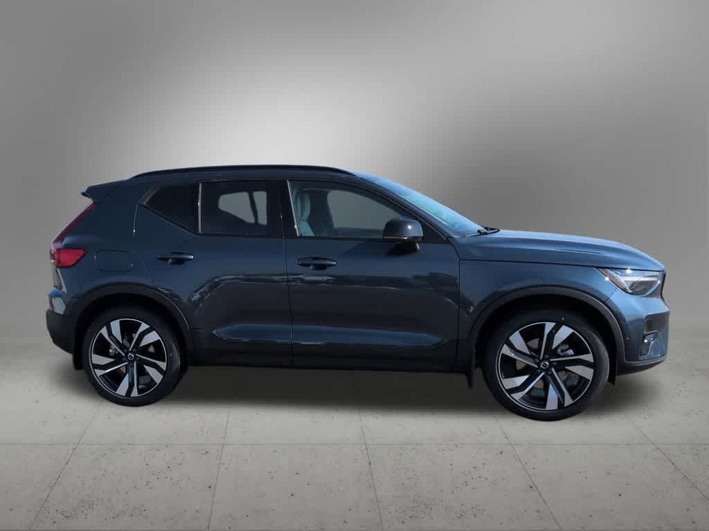 Thumbnail: 2026 Volvo XC40 - 7