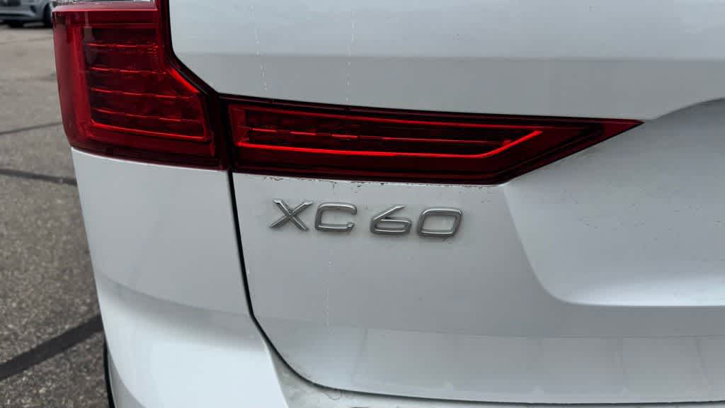 Thumbnail: 2025 Volvo XC60 - 13