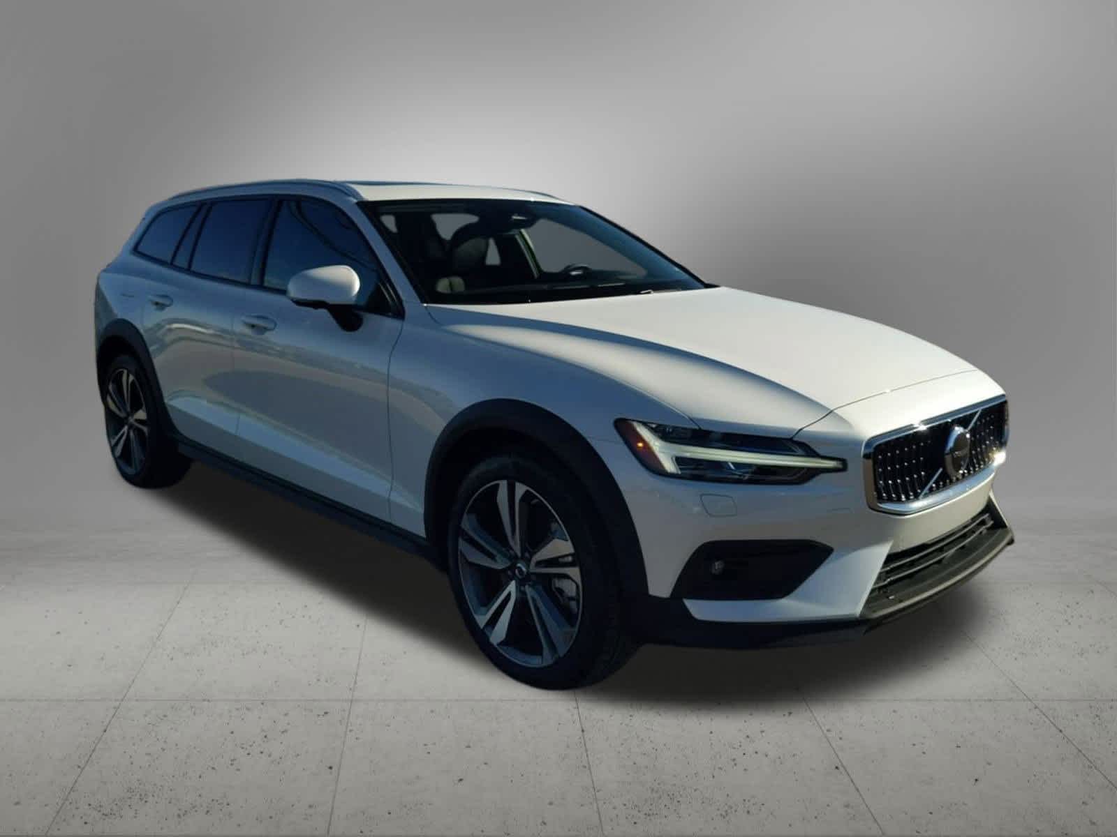 Thumbnail: 2025 Volvo S60 - 8