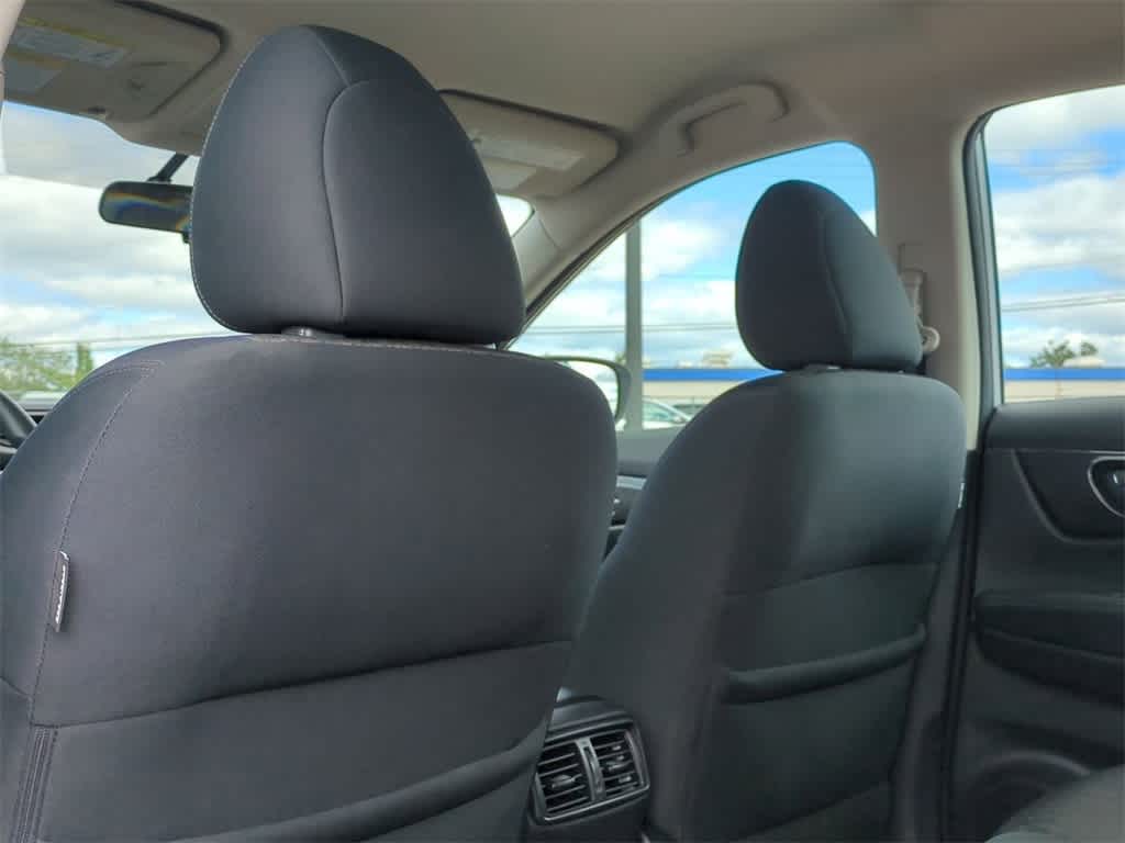 Thumbnail: 2017 Nissan Rogue - 16