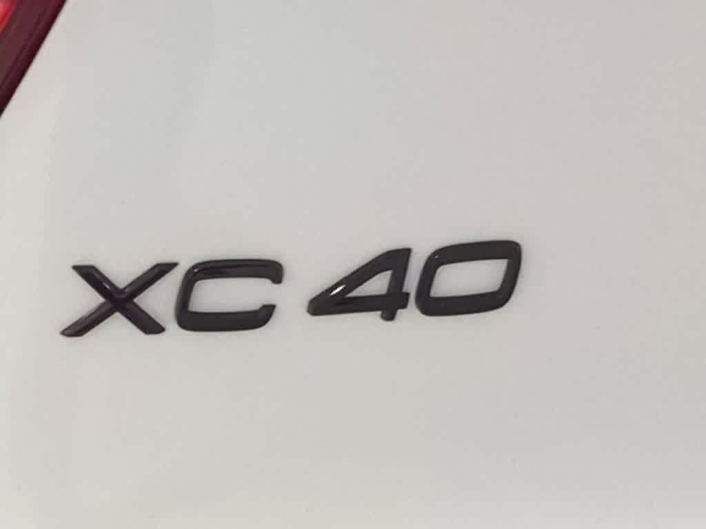 Thumbnail: 2026 Volvo XC40 - 12