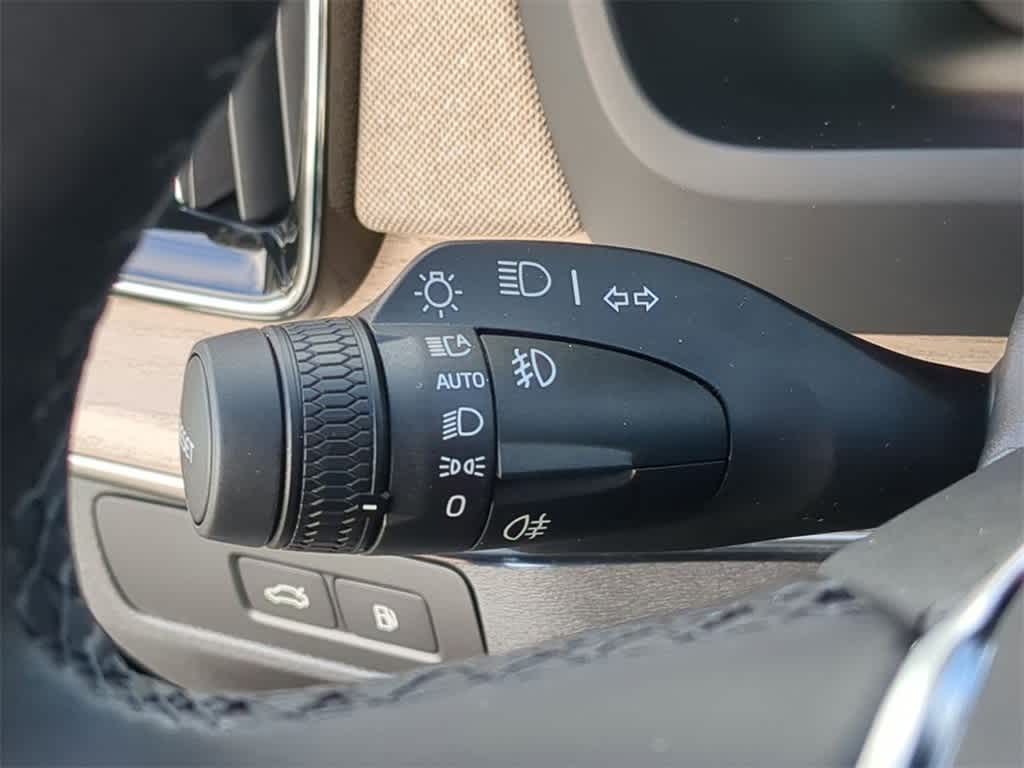 Thumbnail: 2026 Volvo XC90 - 25