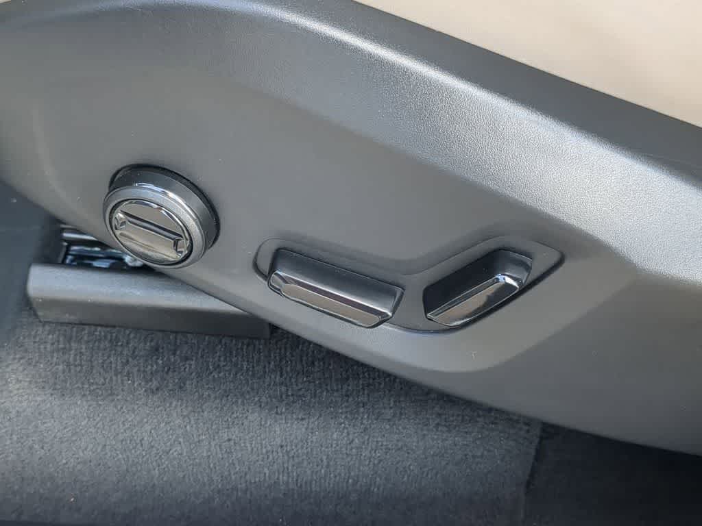 Thumbnail: 2026 Volvo XC90 - 16