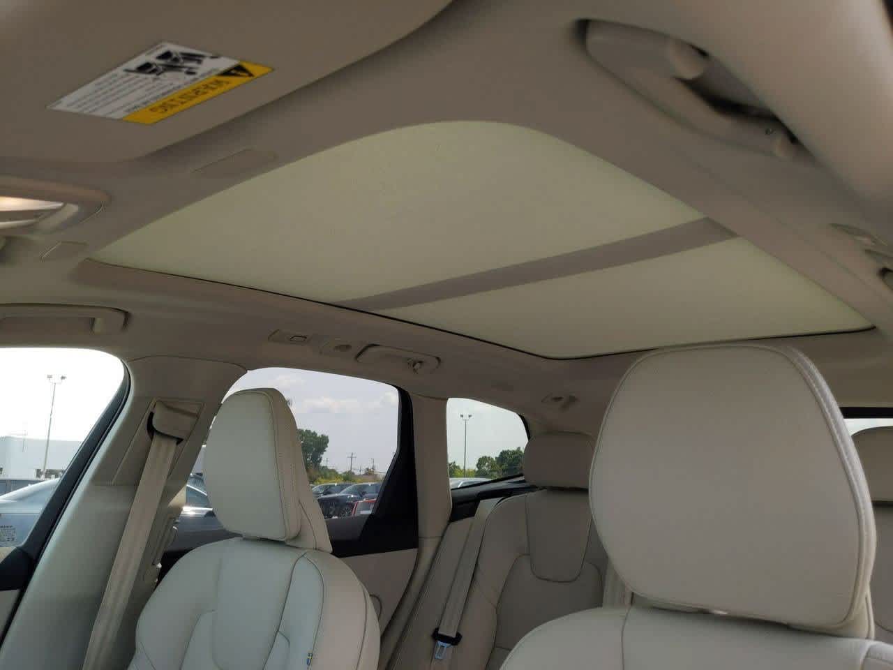 Thumbnail: 2025 Volvo XC60 - 16