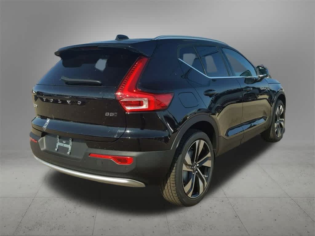 Thumbnail: 2025 Volvo XC40 - 6